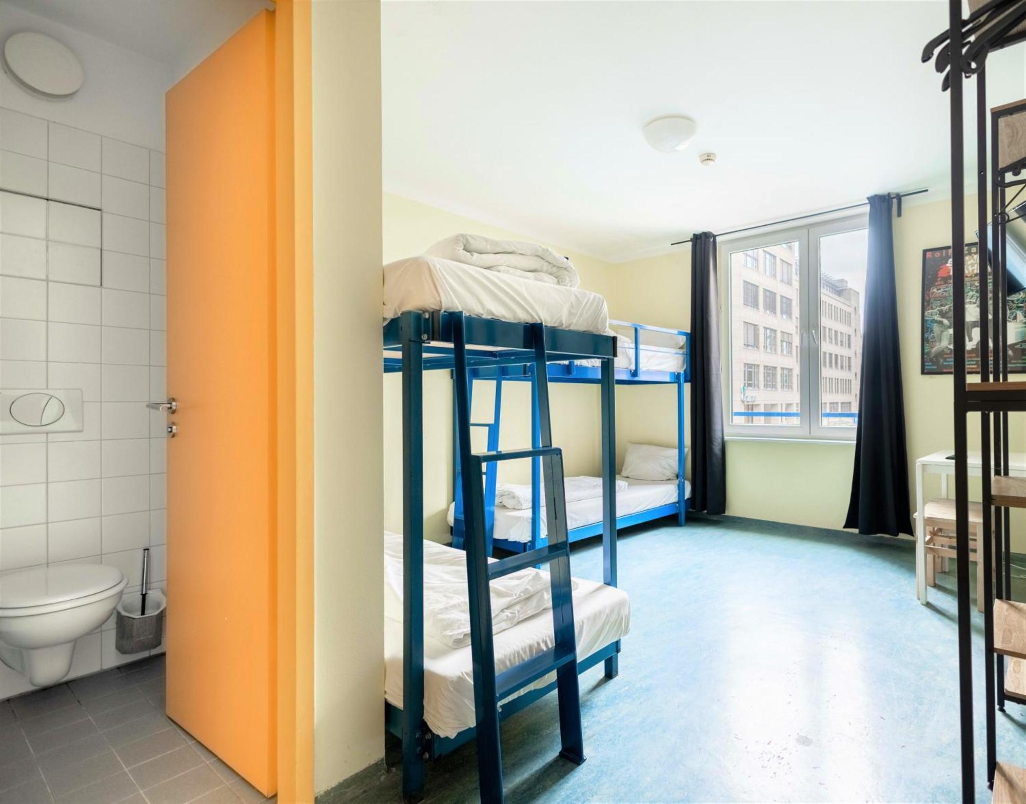 Comfort Bed 6-Bed Dormitory Room